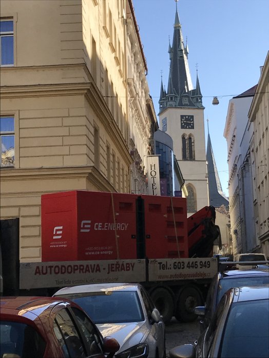 Uličkami pomalu vstříc k nemocnici
