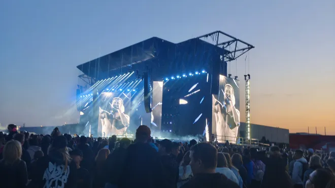 Imagine Dragons: Když hraje světová kapela, musí všechno šlapat – i generátory