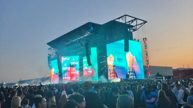 Imagine Dragons: Když hraje světová kapela, musí všechno šlapat – i generátory