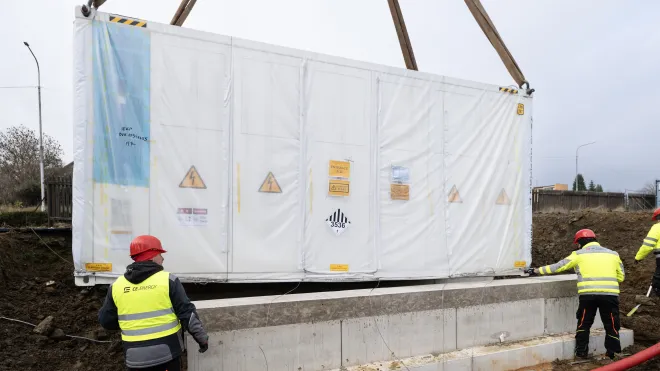 EU plánuje největší modernizaci energetických sítí v historii. Velkokapacitní baterie získají připojení snadněji