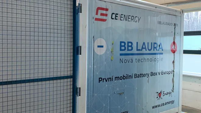 Zablokovaný průliv odřízl dodávky ropy a plynu. Zástupci firem bijí na poplach před velmi brzkým nedostatkem energie