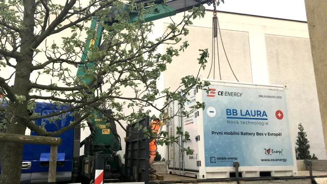 Zablokovaný průliv odřízl dodávky ropy a plynu. Zástupci firem bijí na poplach před velmi brzkým nedostatkem energie