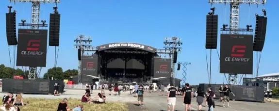 Solární pódium, recyklace vody i elektroauta: české festivaly mění energii v zážitek. „CE.ENERGY dokáže navrhnout a dodat řešení na míru pro jakýkoli festival, ať už jde o komorní akci nebo velký multi-stage areál“